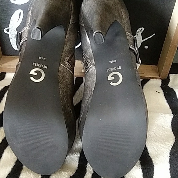 Guess - Picture 7 of 8